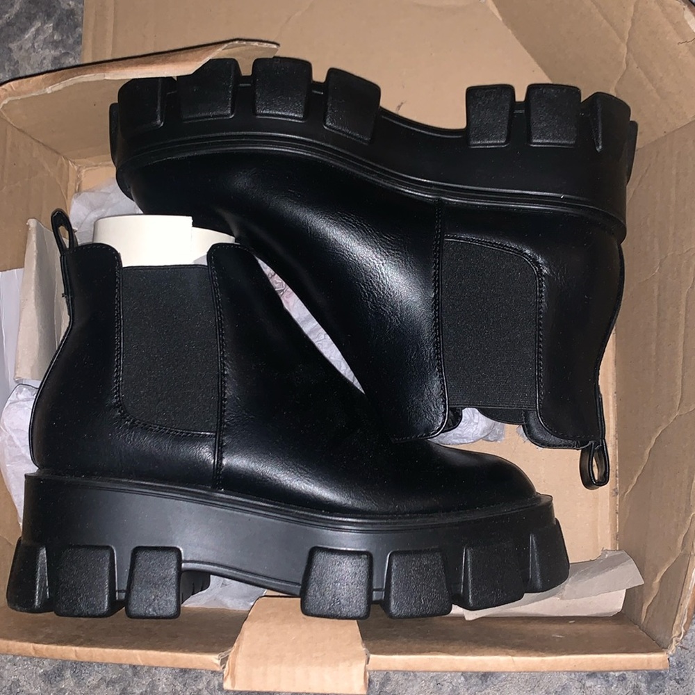 Black Chunky Chelsea Booties - Women